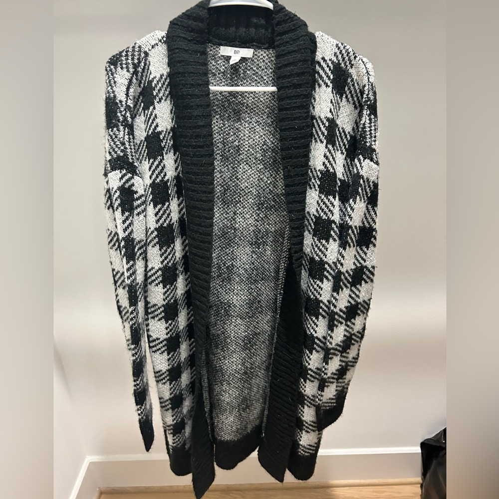 Nordstrom BP black-and-white buffalo check long sweater size large